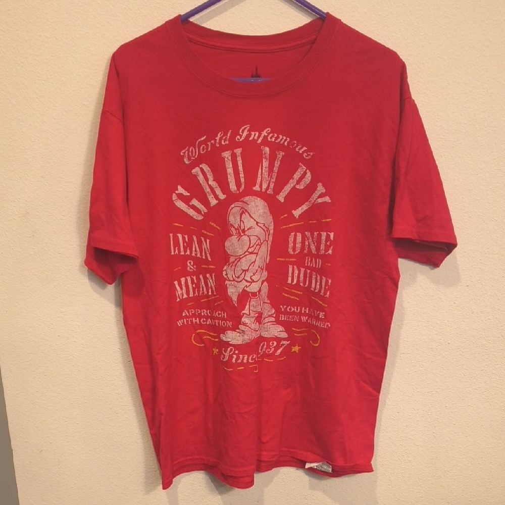Vintage Disney Hanes Red Grumpy Graphic Size Large Short Sleeve Tee